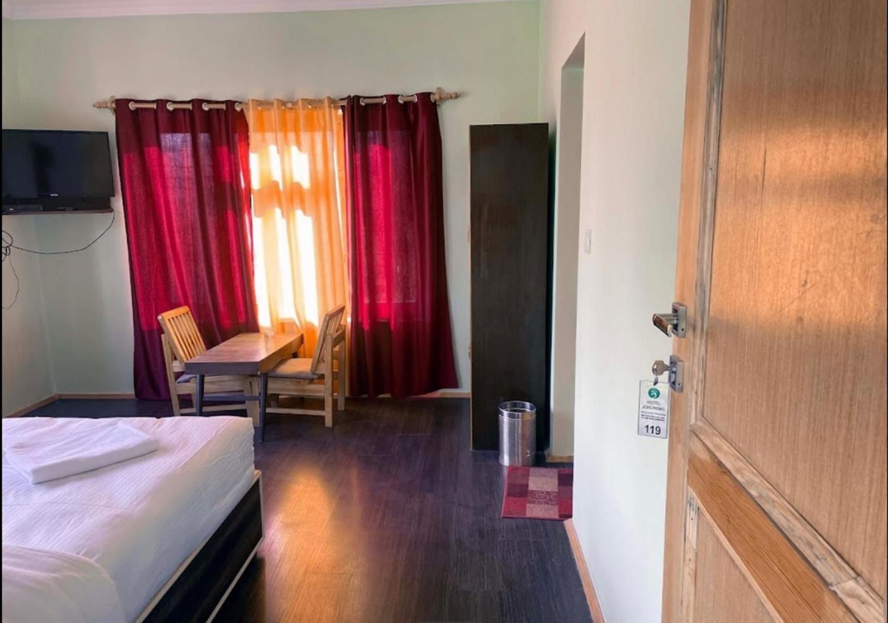 Tih Hotel Jorchung Leh Ngoại thất bức ảnh